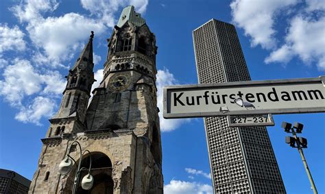 The Kurfürstendamm in Berlin in Berlin .